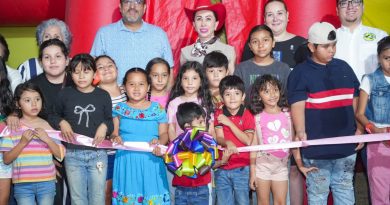 nugura Tey en Feria de VdeA Domo Didáctico de Derechos Humanos‎