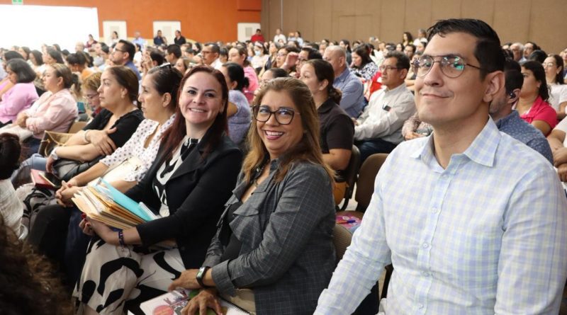 Docentes colimenses reflexionan sobre transformación educativa, en conferencia magistral de Walter Kohan