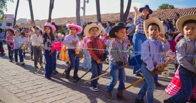 Realizan tradicional Cabalgata‎ Infantil de Villa de Álvarez