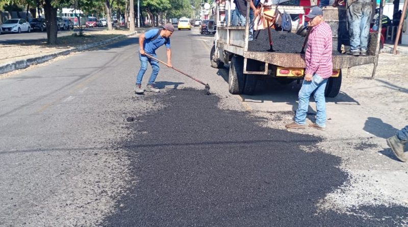 Coloca VdeA 60 toneladas de asfalto por semana con Operación Bacheo
