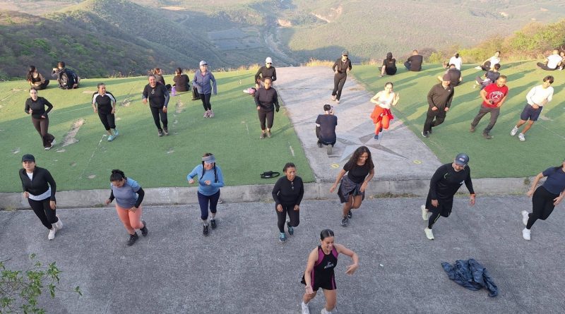 Subsejuv Colima realiza con éxito jornada social fit y senderismo en ‘La Cumbre’