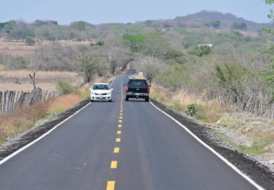 Alcale Riult Rivera entrega pavimentación de camino a comunidad Ignacio Allende