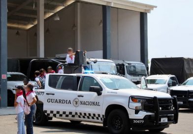 Estudiantes de primaria realizan visita guiada a sede de GN en Colima y reciben insignias de la institución