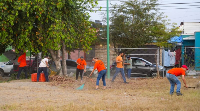 Encabeza Tey Macro Brigadas de limpieza en Puerta de Hierro y Villa Carlo