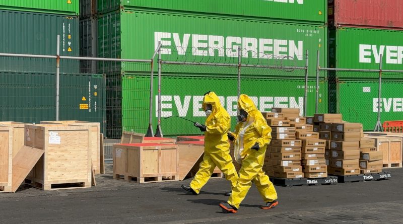 Marina realiza práctica de protección portuaria