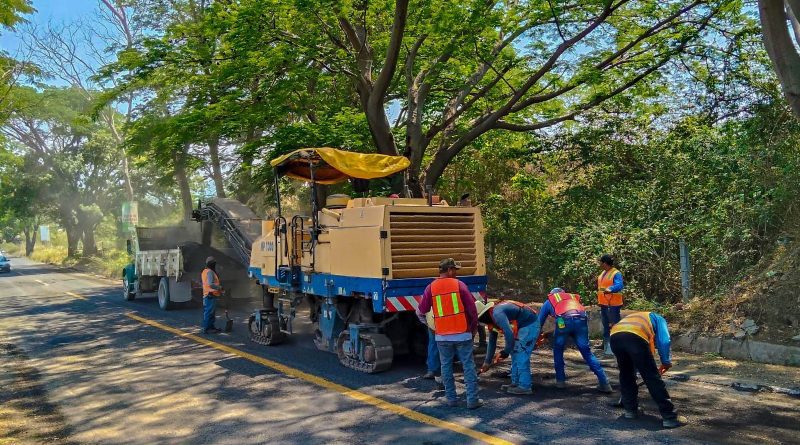 Dan mantenimiento a libramiento Comala
