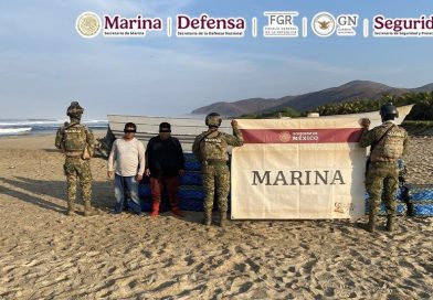 MARINA asegura embarcación con 26 bultos de cocaína frente a costas de Guerrero