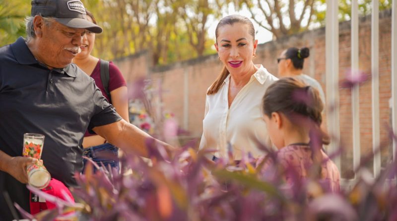 Visitan más de dos mil personas panteones de VdeA en «Días de las madres»