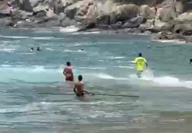 UEPC Colima y PC Manzanillo rescatan a dos turistas en la playa