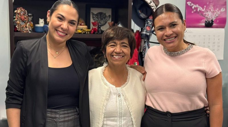 Indira Vizcaíno y titular de SEDATU trabajan para que más familias colimenses tengan vivienda
