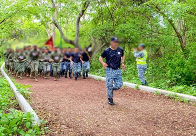 Cientos de colimenses participan en carrera conmemorativa de la GN