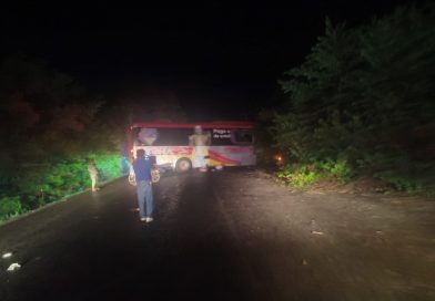 Cuerpos de emergencia atienden lesionados por accidente en carretera Armería-Manzanillo