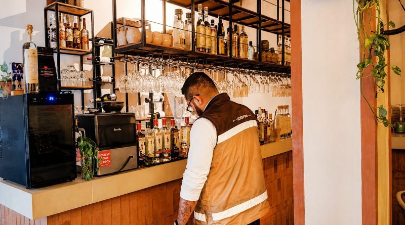 Salud alerta sobre riesgos de bebidas adulteradas durante el mundial 2026