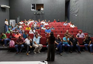 Sostiene subsemov reunión de trabajo con gremio de taxistas de Colima