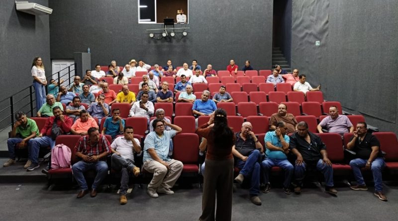 Sostiene subsemov reunión de trabajo con gremio de taxistas de Colima