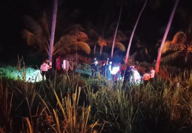 Tres muertos y dos heridos en choque de auto y moto rumbo a Pascuales