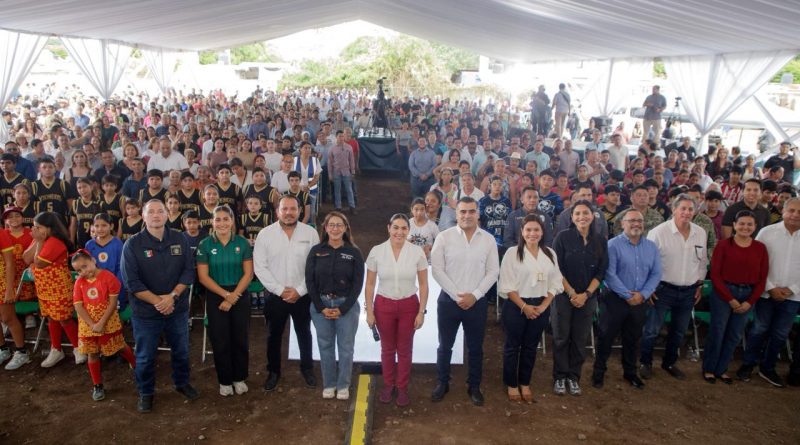 Indira Vizcaíno dio el banderazo para primera piedra de construcción del Centro Comunitario «México imparable» en Colima