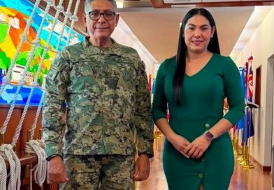 Gobernadora Indira Vizcaíno y Secretario de Marina evalúan proyectos de infraestructura para el estado de Colima