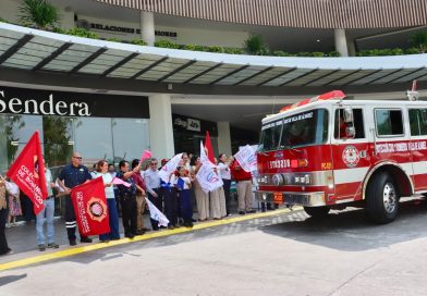 Entrega Club Rotario y empresas camión de bomberos a Villa de Alvarez