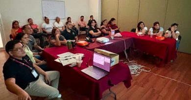 Salud capacita a personal de Manzanillo en RCP y uso de DEA para mejorar respuesta ante emergencias
