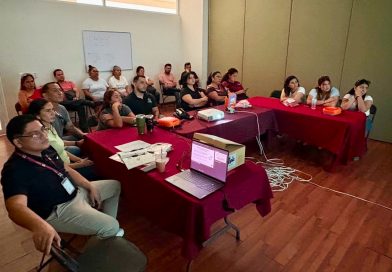 Salud capacita a personal de Manzanillo en RCP y uso de DEA para mejorar respuesta ante emergencias