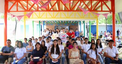 Cumple Tey con entrega de Becas de Transporte