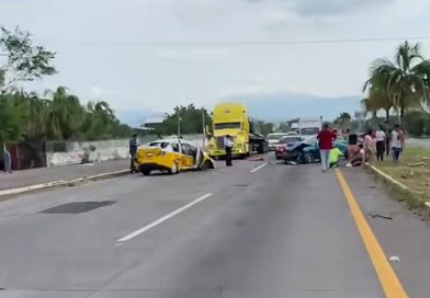Un fallecido y varios heridos por accidente entre varios vehículos en Libramiento Ejército Mexicano
