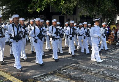 Sexta Región Naval y Fuerza Naval del Pacífico participan en desfile cívico militar