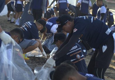 México y Japón promueven conservación marina mediante jornada de limpieza de playas en Manzanillo