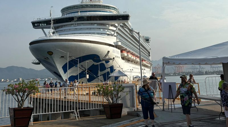Ruby Princess arriba a Manzanillo abriendo la temporada 2026-2027 de cruceros