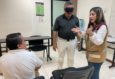 Gobierno del Estado capacita a operadores de taxi adaptado para personas con discapacidad