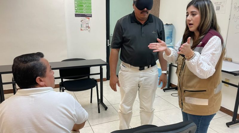 Gobierno del Estado capacita a operadores de taxi adaptado para personas con discapacidad