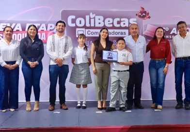 Indira Vizcaíno entrega 1,805 ColiBecas Computadoras gratuitas a estudiantes de secundaria de Villa de Alvarez