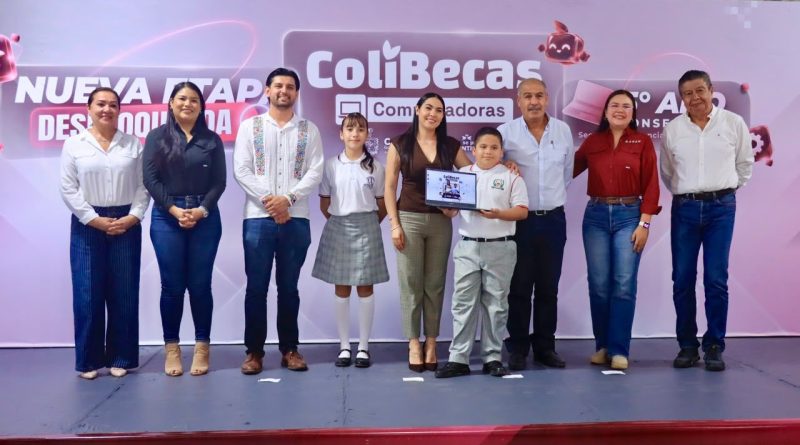 Indira Vizcaíno entrega 1,805 ColiBecas Computadoras gratuitas a estudiantes de secundaria de Villa de Alvarez