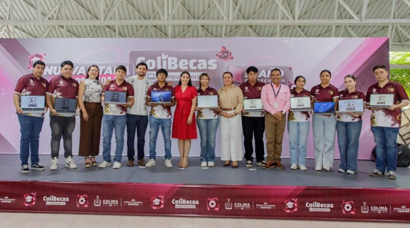 Indira Vizcaíno entrega casi 1,200 ColiBecasComputadoras a estudiantes del Tec de Colima